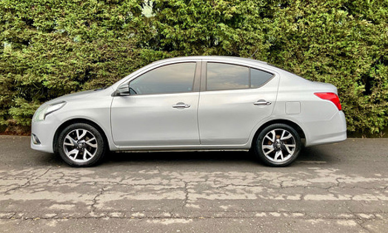 Nissan Versa 1.6 Exc...