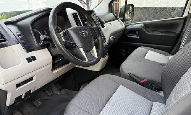 Toyota Hiace 2.7 Ven...