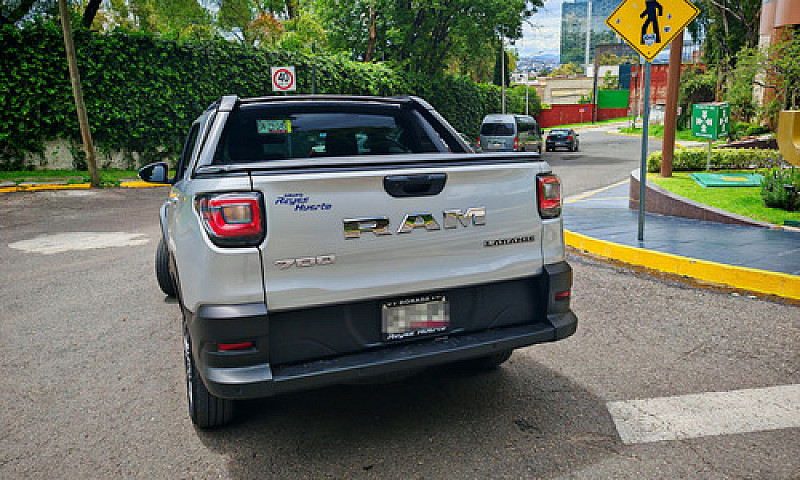 Ram 700 Laramie 1.3 ...