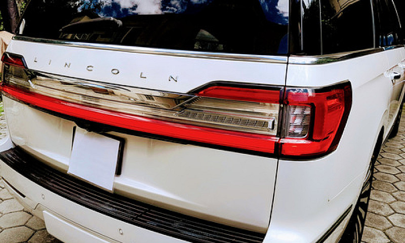 Lincoln Navigator 3....