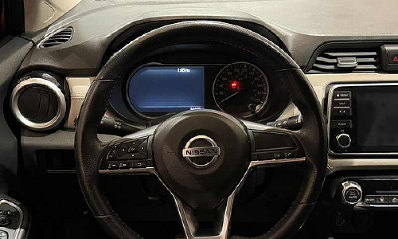 Nissan Versa Exclusi...