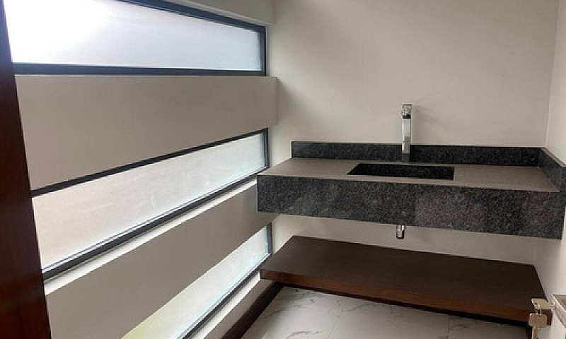 Casa En Venta En Zon...