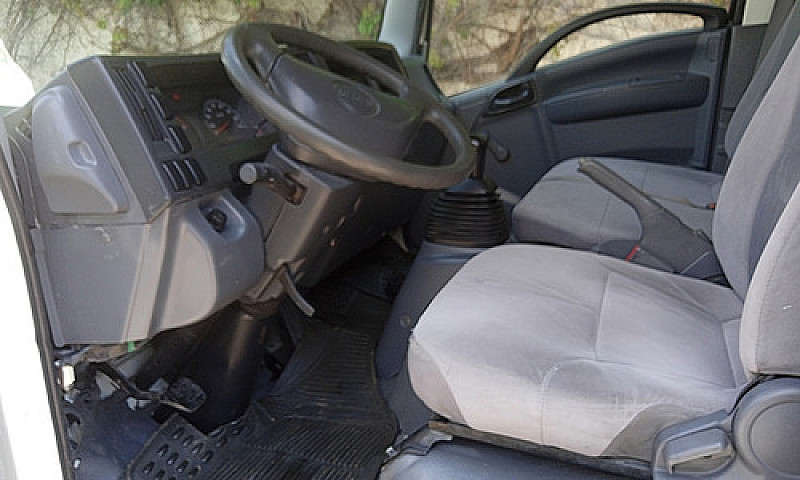Isuzu Elf 200 2018 2...