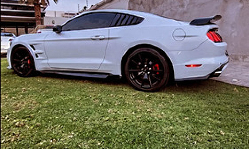 Ford Mustang 5.0L Gt...
