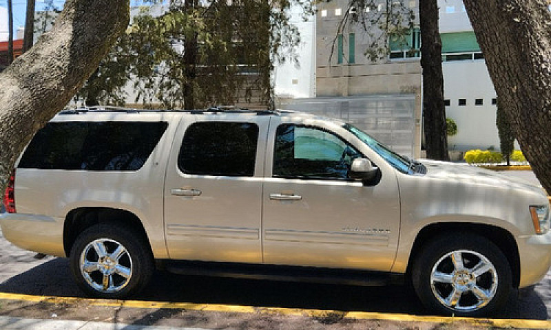 Chevrolet Suburban L...