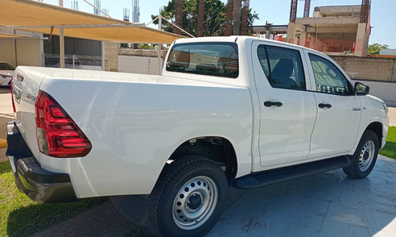 Toyota Hilux 2024...