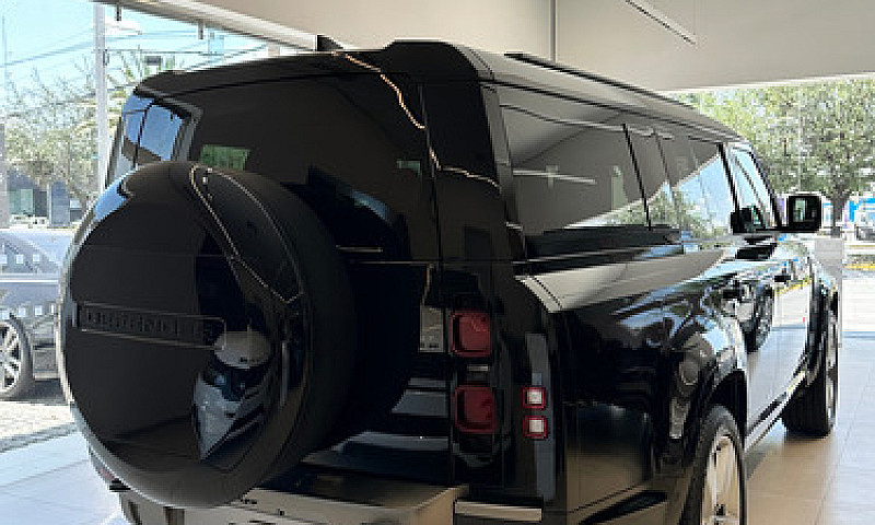 Land Rover Defender ...