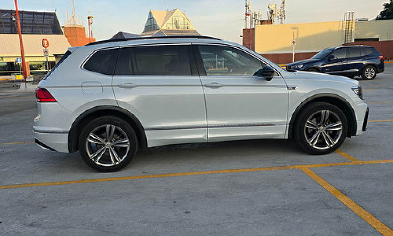 Volkswagen Tiguan 1....