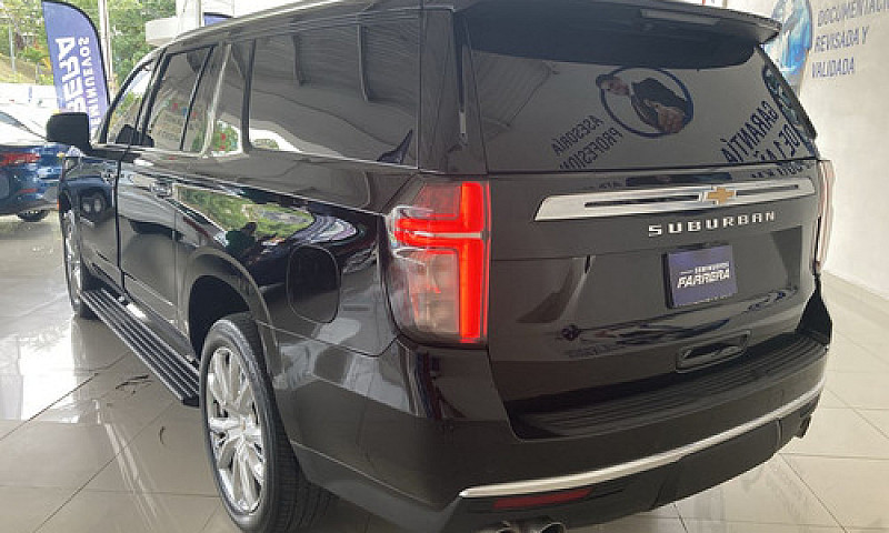 Chevrolet Suburban 2...