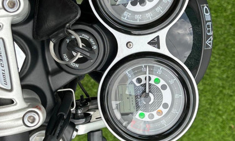 Triumph Speed Twin 1...