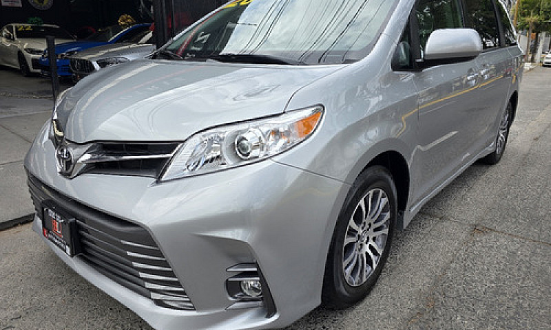 Toyota  Sienna  2020...