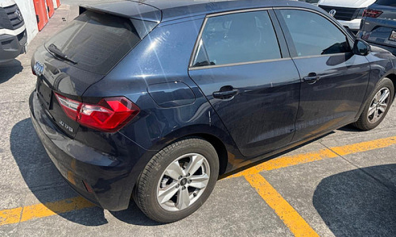 Audi A1 1. 0 Sportba...