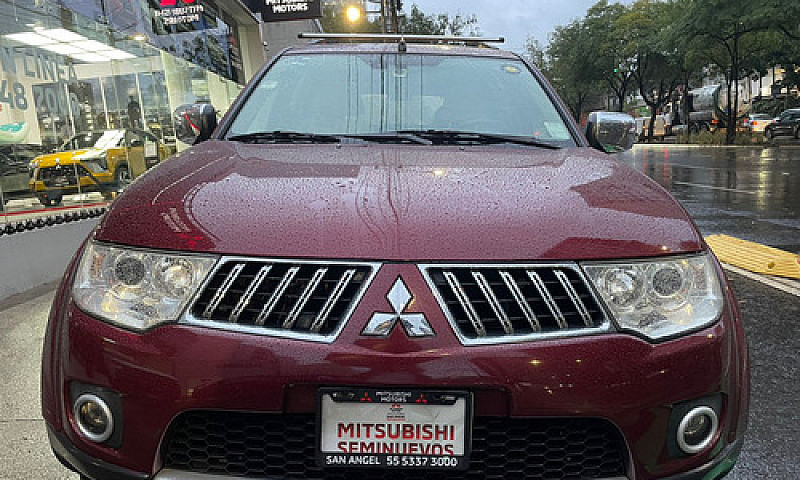 Mitsubishi Montero 2...