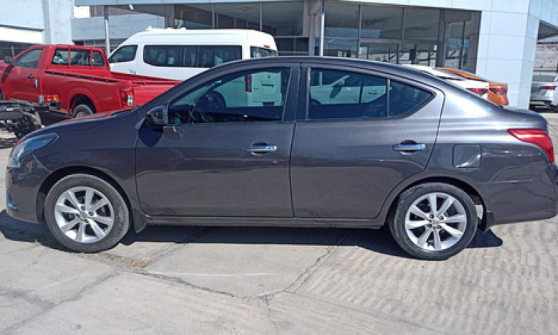 Nissan Versa 2018 4P...