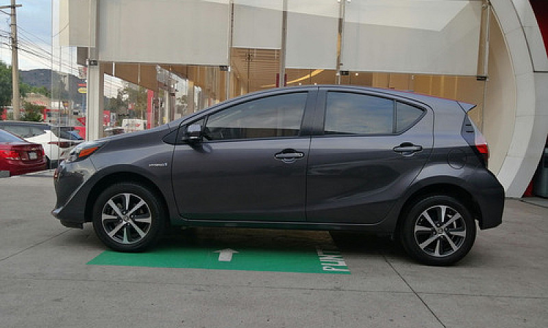 Toyota Prius 2020 1....