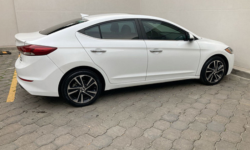 Hyundai Elantra 2017...