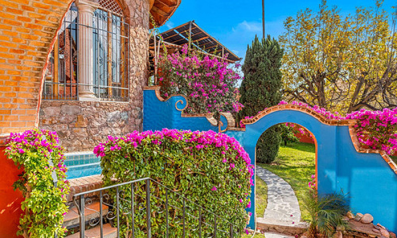 Casa Colonial En Ven...