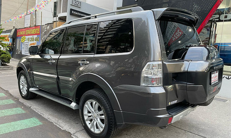 Mitsubishi Montero 2...