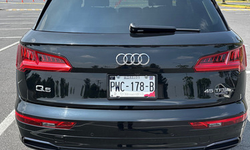 Audi Q5 2.0 L T S Li...