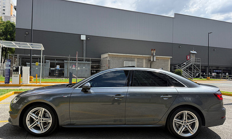 Audi A4 2.0 T S Line...
