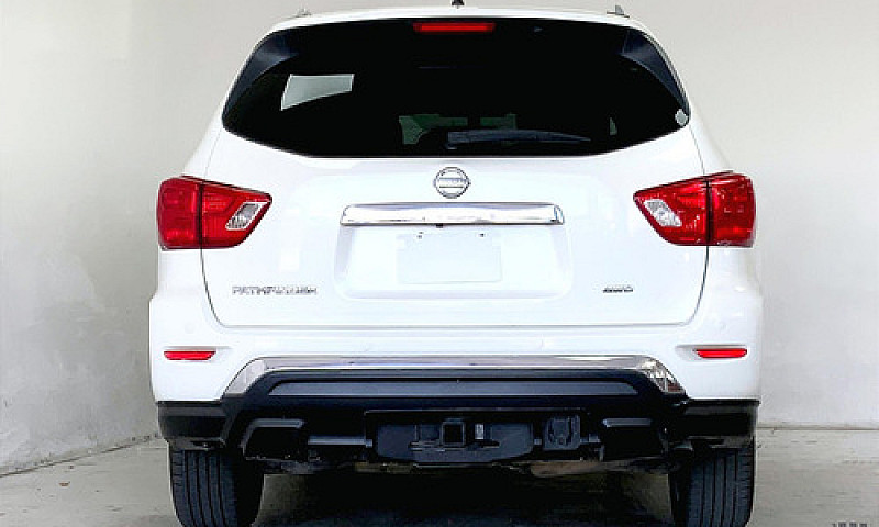 Nissan Pathfinder 20...