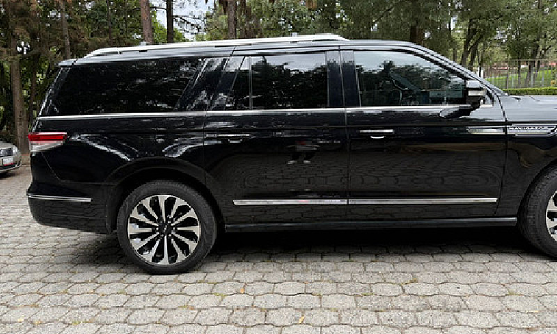 Lincoln Navigator 3....