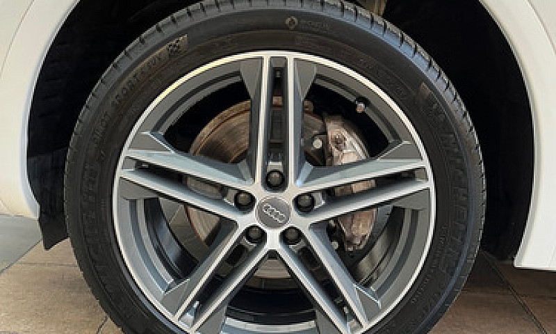 Audi Q5 2.0 L T Dyna...