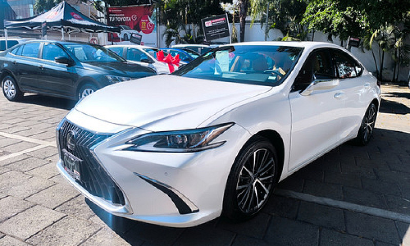 Lexus Es 2024...