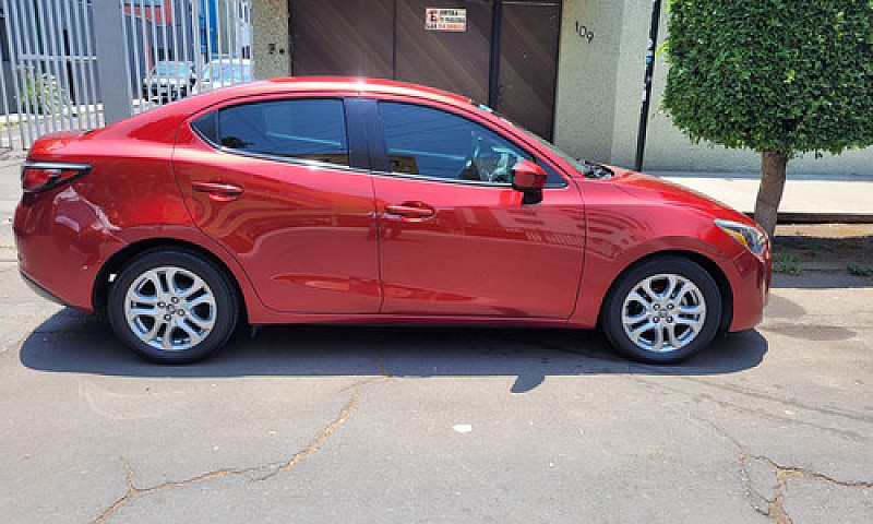 Toyota Yaris 1.5 R L...