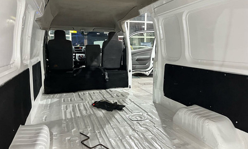 Nissan Urvan 2021...