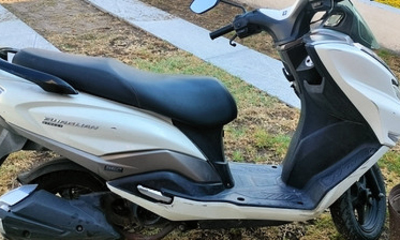 Motoneta Suzuki Burg...
