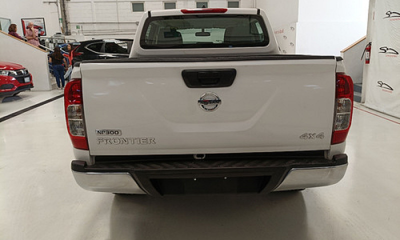 Nissan Np300 2020...