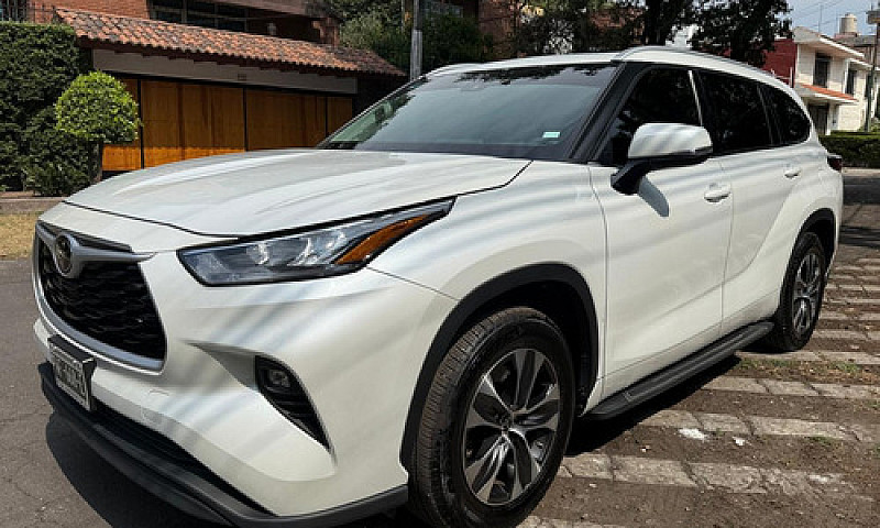 Toyota Highlander 3....