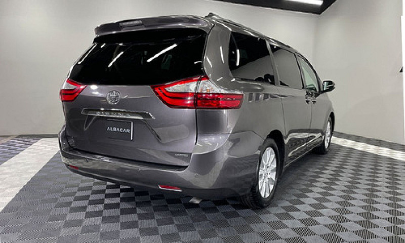 Toyota Sienna 2015 3...