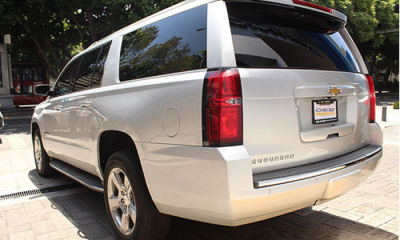Chevrolet Suburban 2...