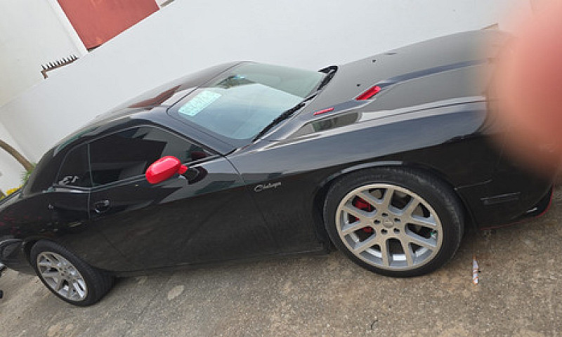 Dodge Challenger 5.7...