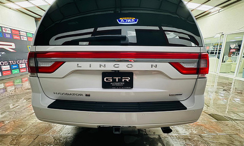Lincoln Navigator 3....