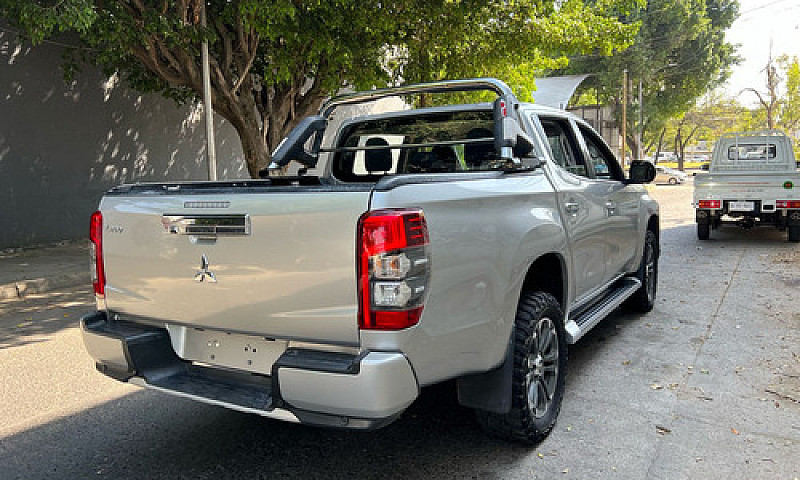 Mitsubishi L200 2.5 ...