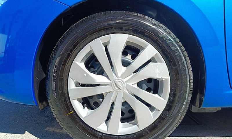 Nissan Versa 2023...