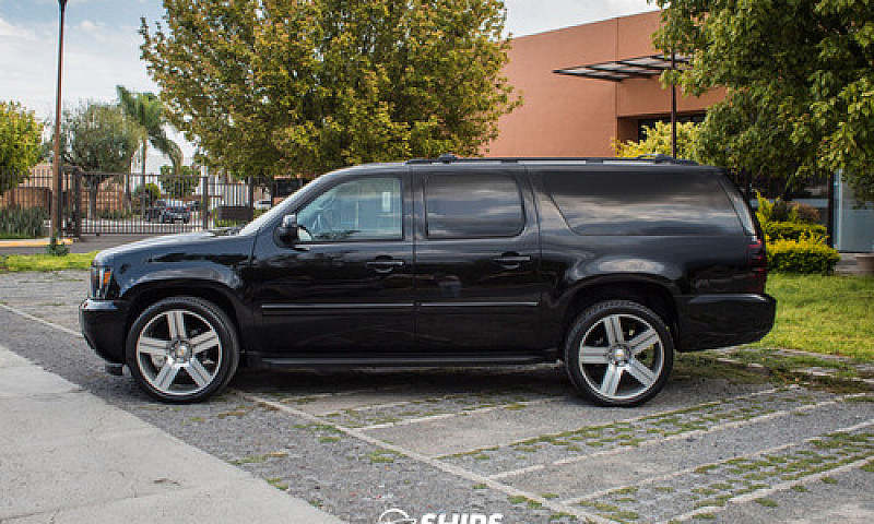 Chevrolet Suburban 2...