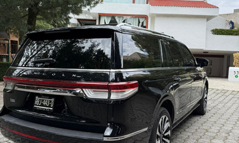 Lincoln Navigator 3....