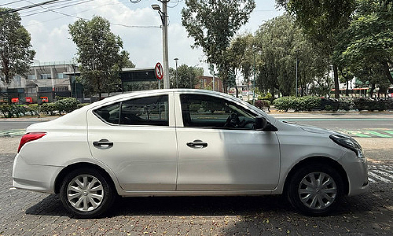 Nissan Versa 1.6 Dri...