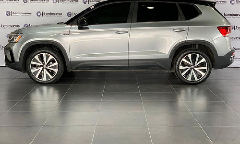 Volkswagen Taos 2023...