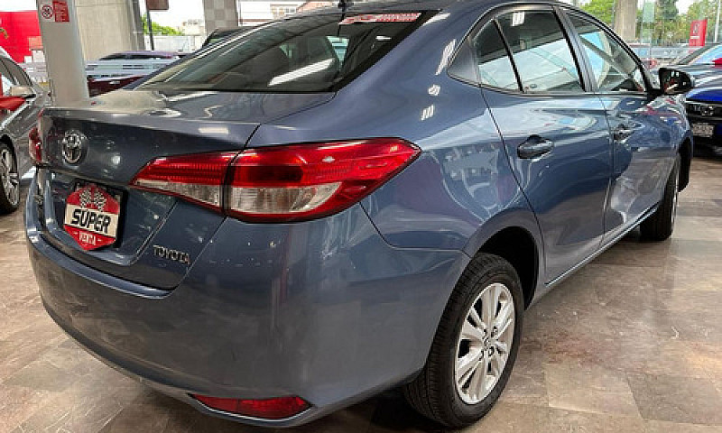 Toyota Yaris 2018 1....