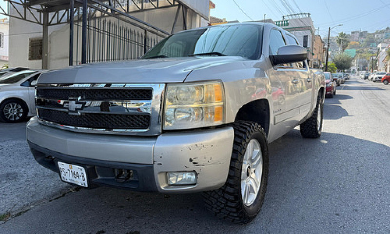 Chevrolet Cheyenne 2...