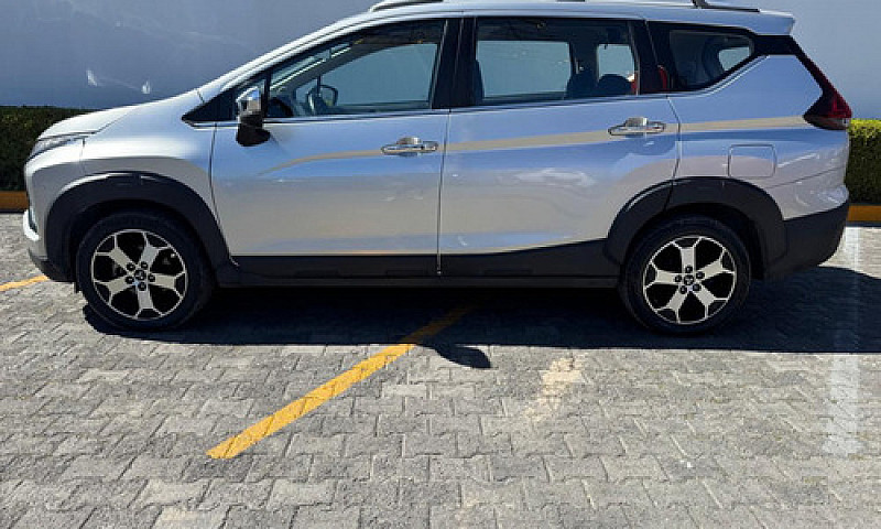 Mitsubishi Xpander 2...