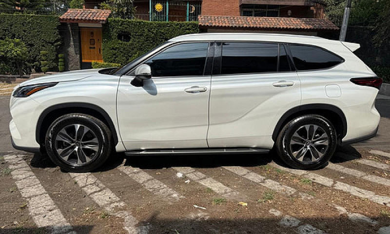 Toyota Highlander 3....