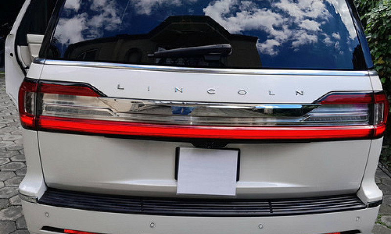 Lincoln Navigator 3....