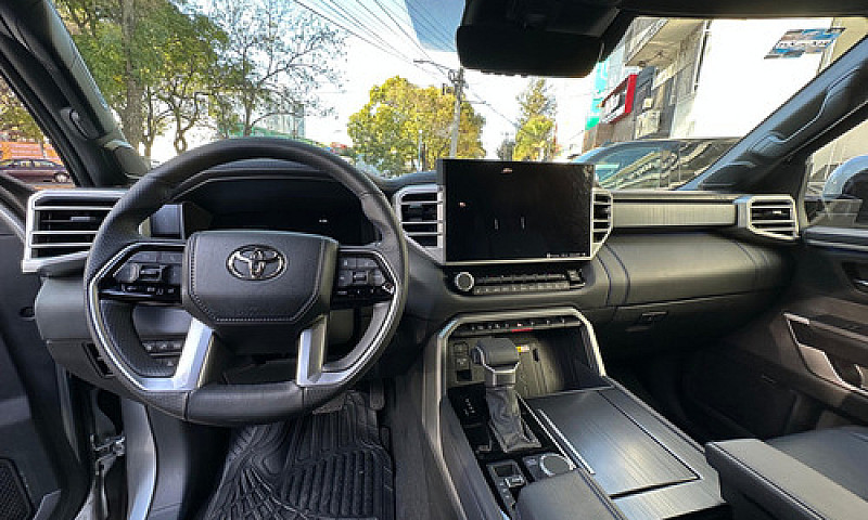 Toyota Sequoia  Plat...