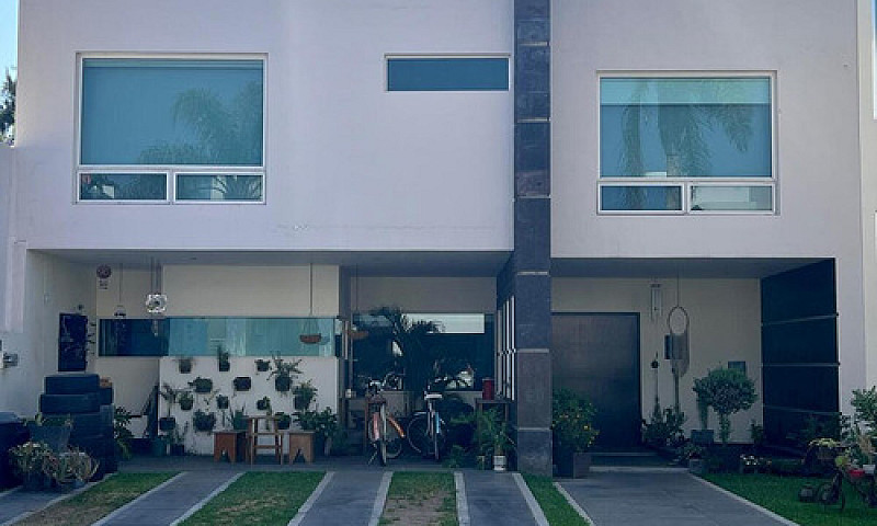 Casa En Venta En Zap...